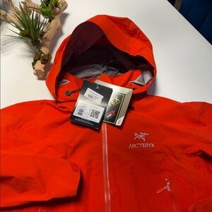 Arc'teryx Men’s Large Vibrant Orange Raincoat